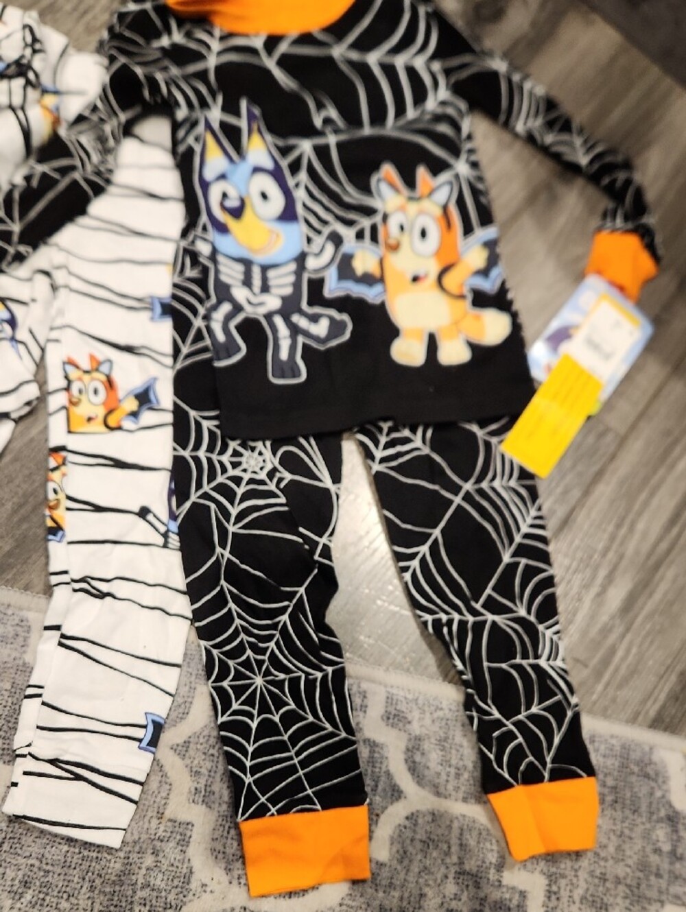 NWT Bluey 2 Halloween Pajama Sets - Black & White Spiderweb & Striped Sz 4T - Picture 6 of 6